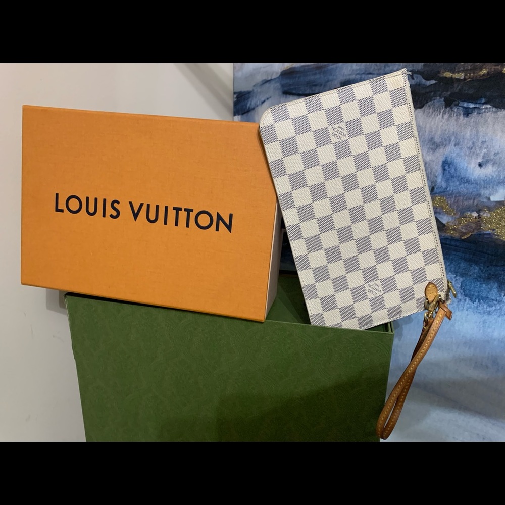 Louis Vuitton Damier Wristlet